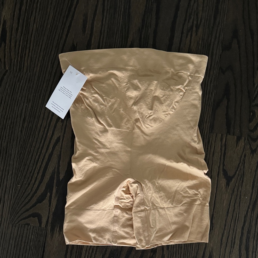 Maternity size MSeamless High-Waist Shaping Shorts - Nude